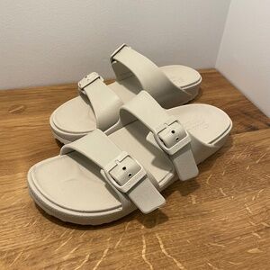 Sketchers Arch Comfort Slip On Sandal Beige Adjustable Women’s Size 9 – LIKE NEW